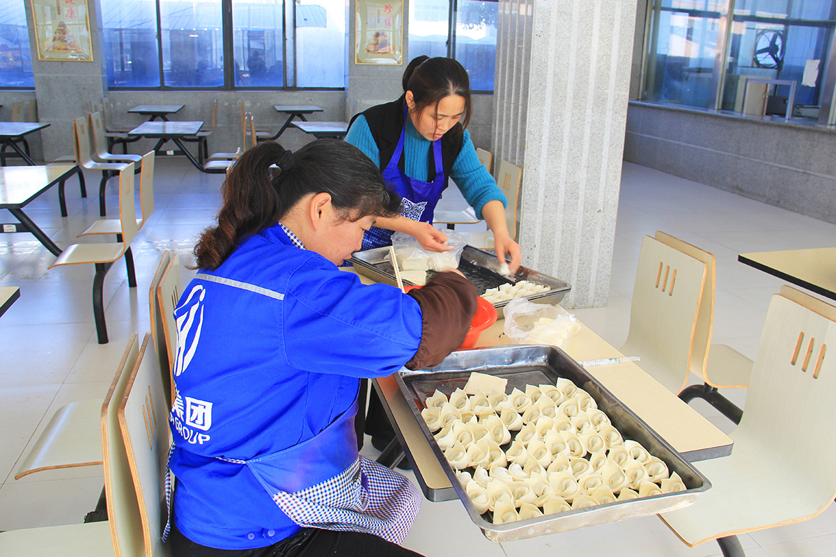 豪家集團丨“情暖冬至，溫暖豪家”冬至包餃子活動4